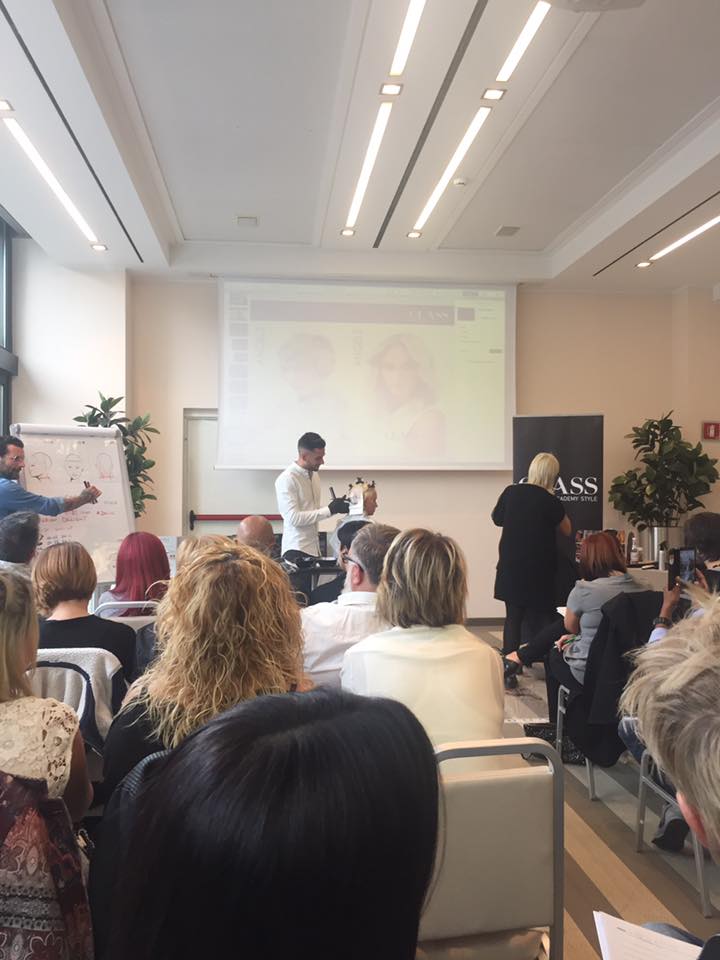 Sessione di formazione professionale per parrucchieri